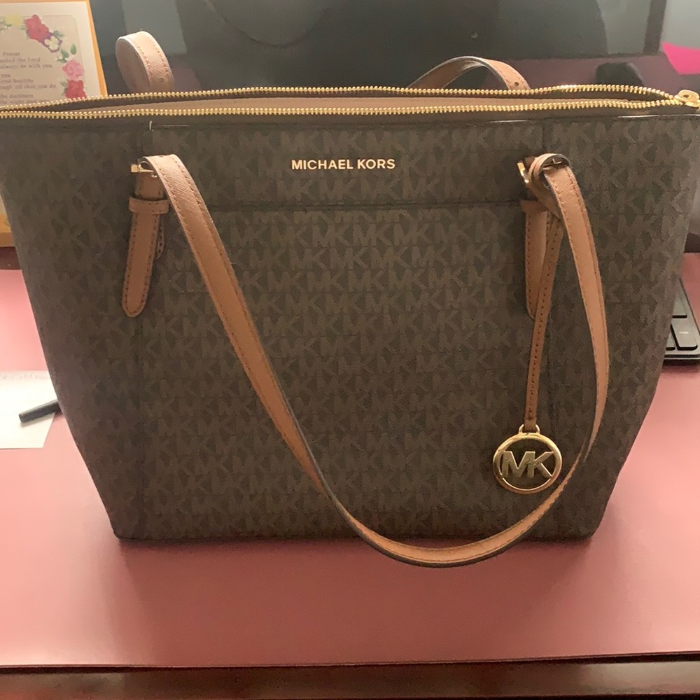 Micheal Kors Ciara Tote🤎